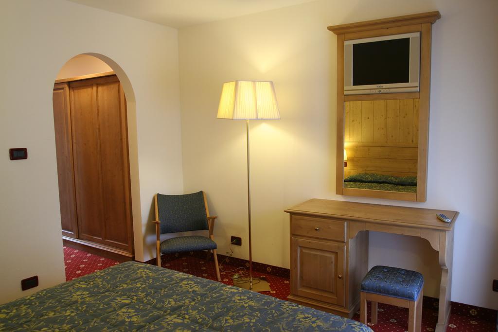 GH Hotel Monzoni Pozza di Fassa Exterior foto